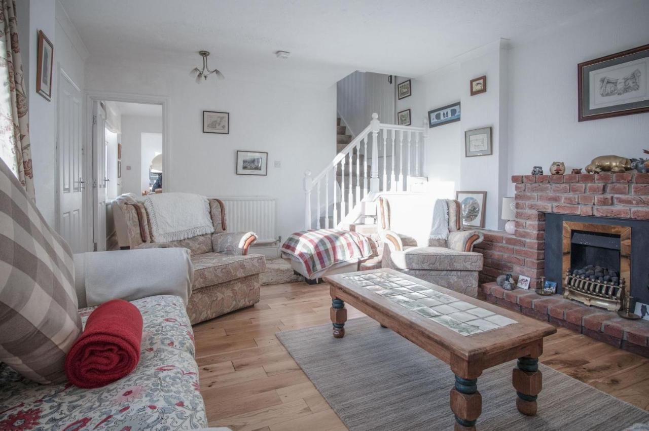 Maytree Cottage - 4 Bedroom Holiday Home - Tenby Exteriör bild