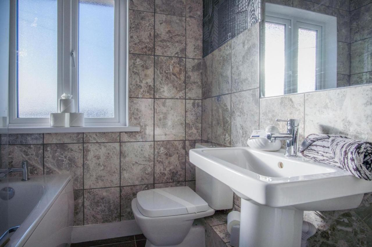 Maytree Cottage - 4 Bedroom Holiday Home - Tenby Exteriör bild