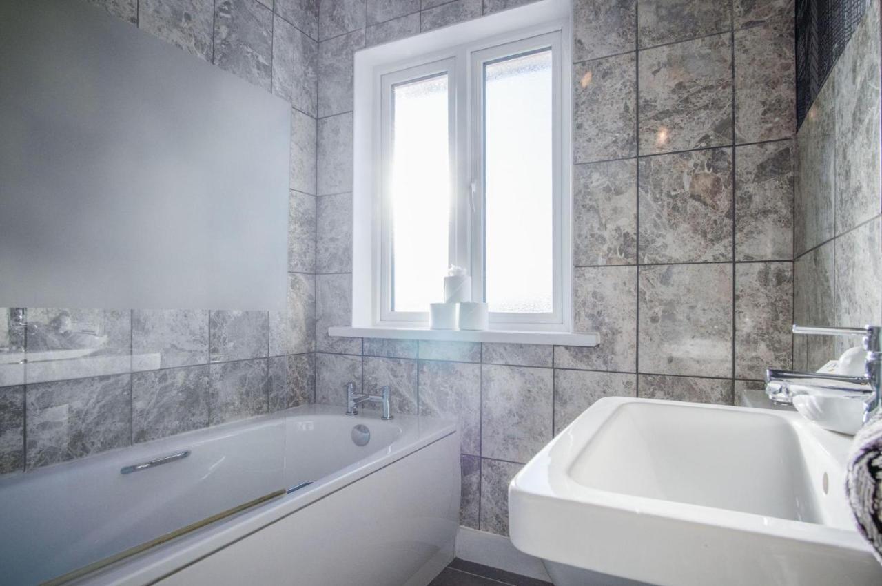 Maytree Cottage - 4 Bedroom Holiday Home - Tenby Exteriör bild